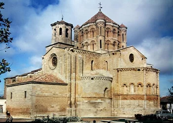 Zicht op de Colegiata van Santa Maria la Mayor, gebouwd vanaf c.1160